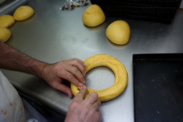 Madrid Oldest Patry Shop Makes Roscon De Reyes Cake Ahead Of Epiphany