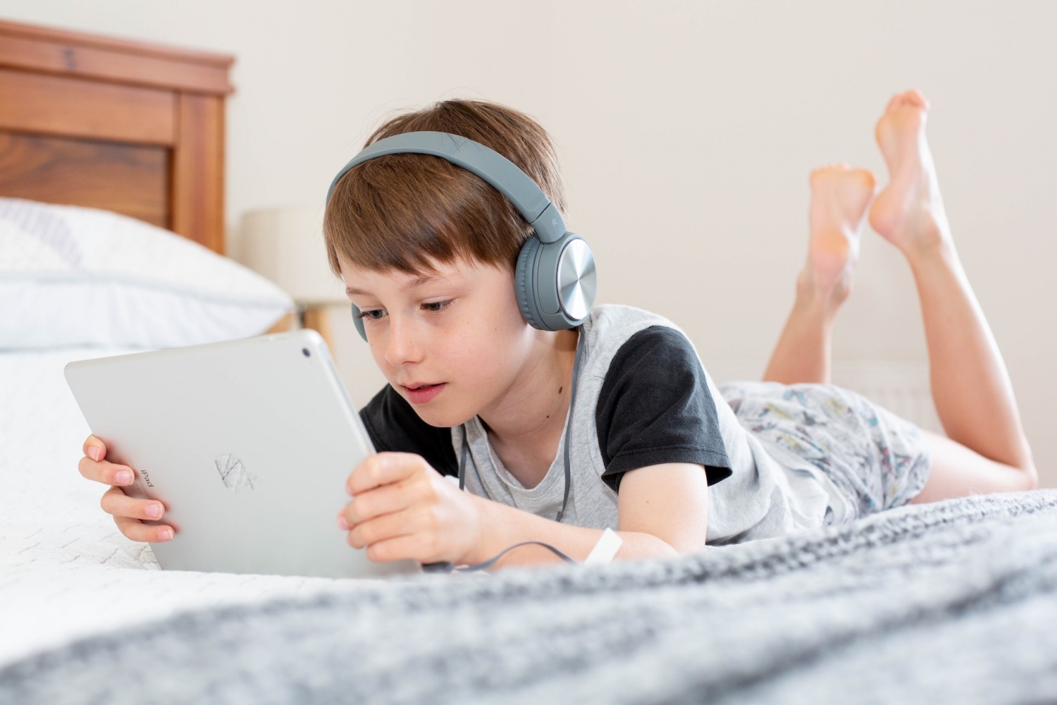 How Too Much Screen Time Affects Children's Brains