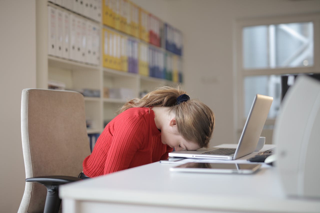Young Employees Struggle to Complete Workweek due to Mental Health Concerns