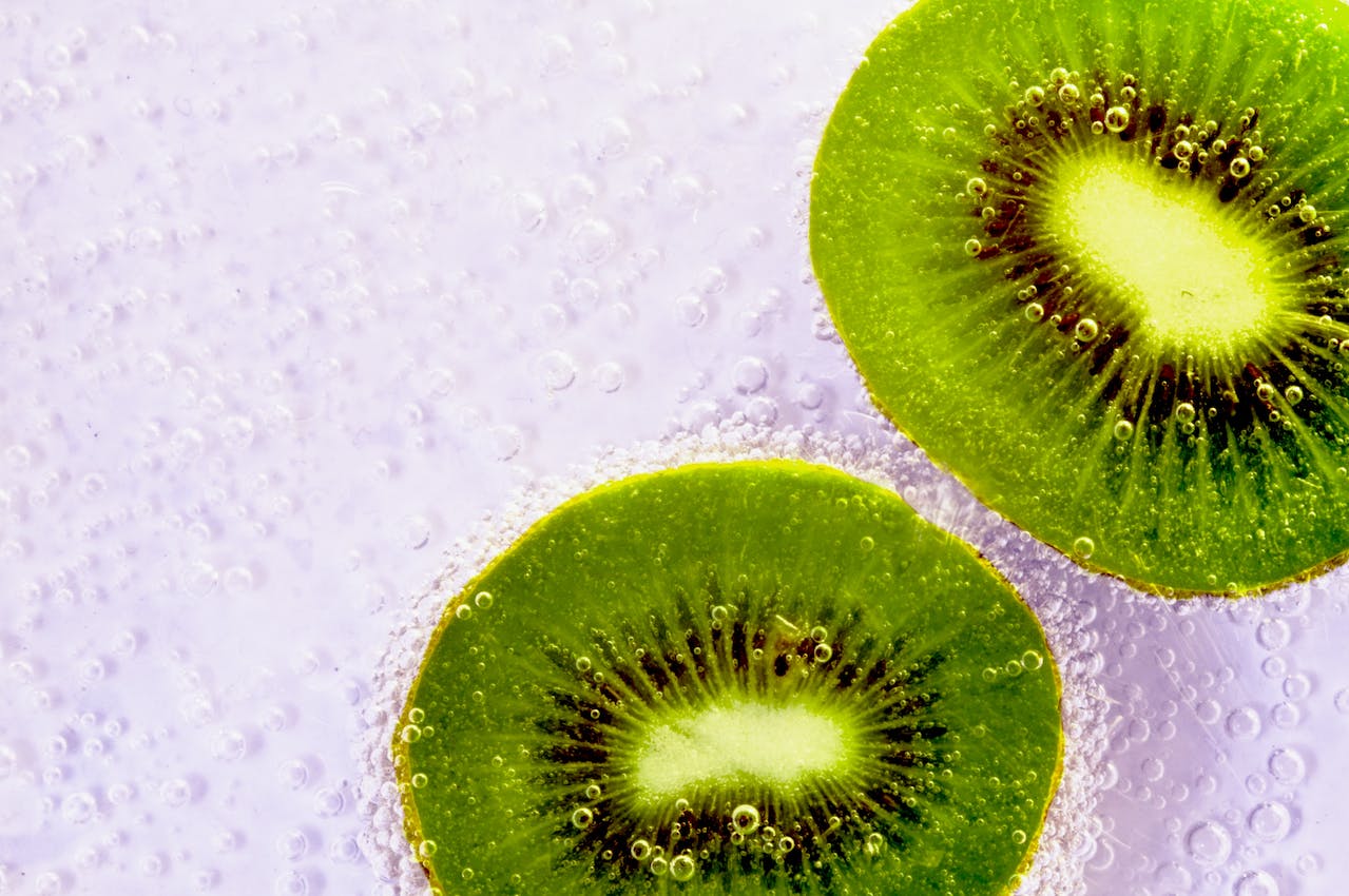 https://www.pexels.com/photo/green-kiwi-fruits-133182/